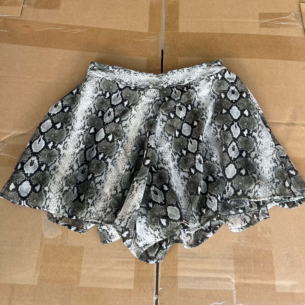 Show me your mumu snakeskin flowy shorts
